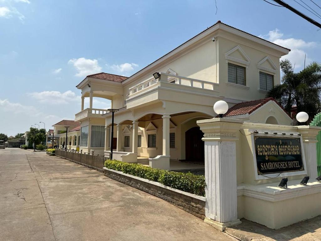 a white house with a sign in front of it at Samrongsen Hotel in Kampong Chhnang