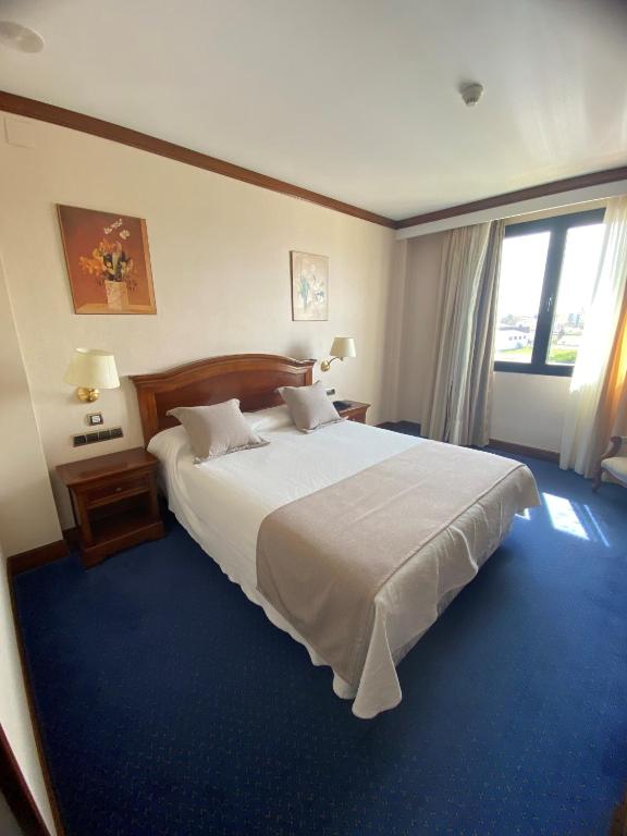 Hotel Villa De Almazan - Housity