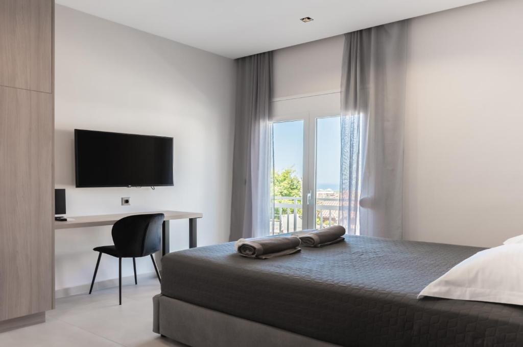 Postel nebo postele na pokoji v ubytování Yiannis Deluxe Apartment