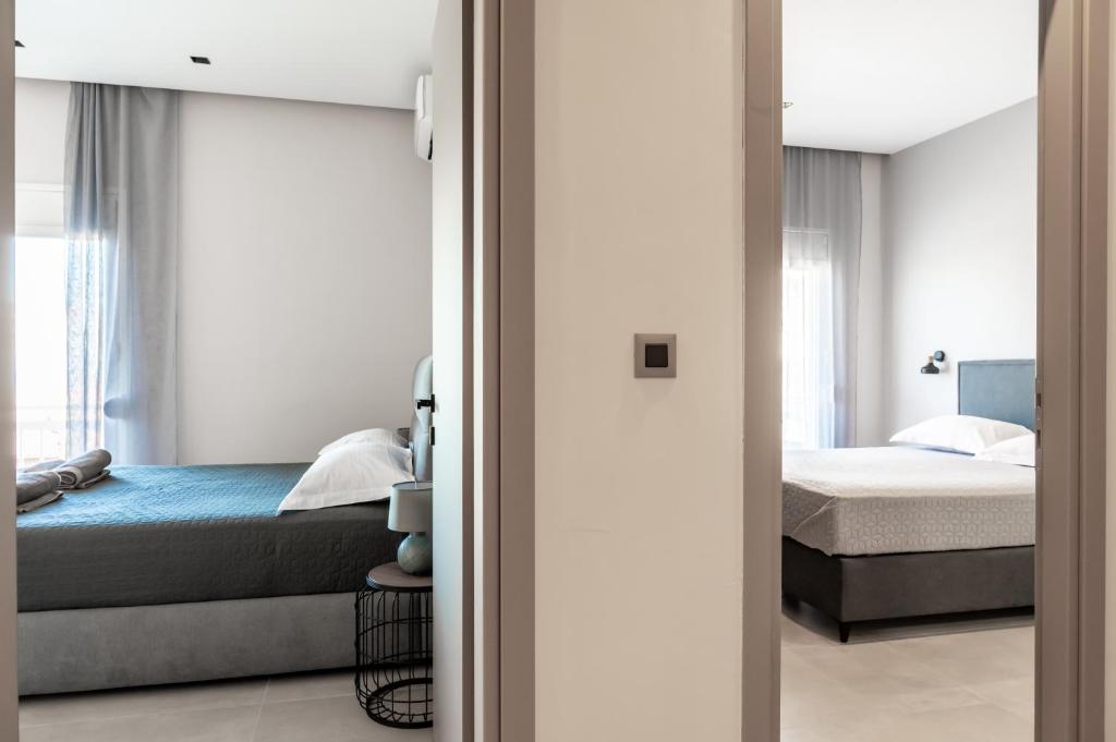 Postel nebo postele na pokoji v ubytování Yiannis Deluxe Apartment