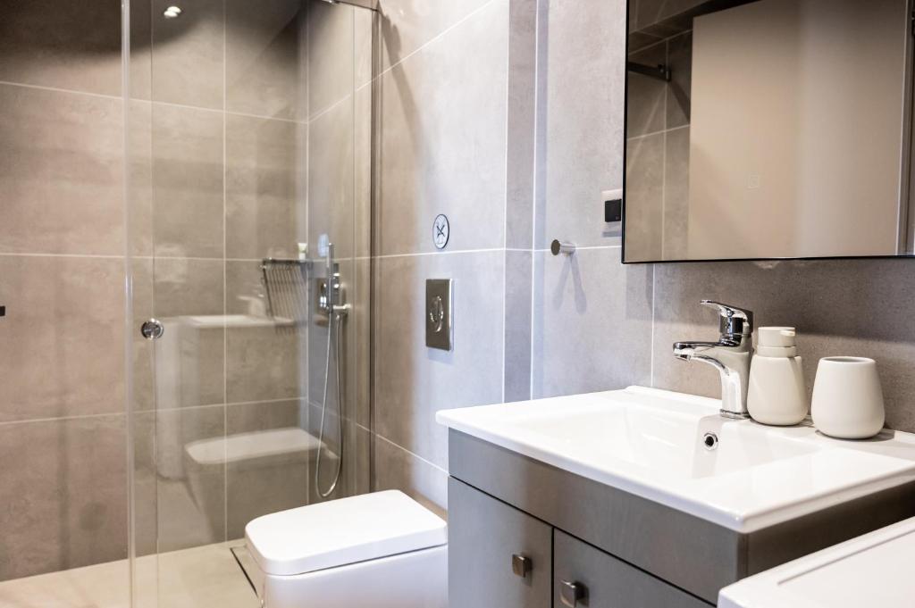 Koupelna v ubytování Yiannis Deluxe Apartment