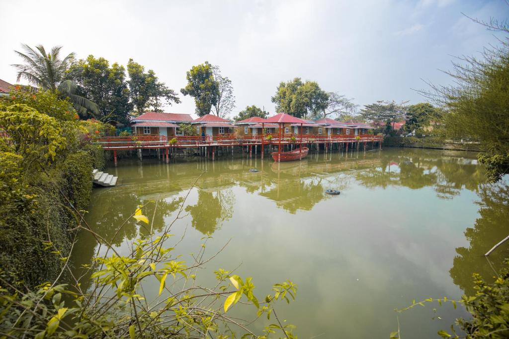 a view of a river with a bunch of resorts at Shaira Garden Hotel & Resorts in Nārāyanganj
