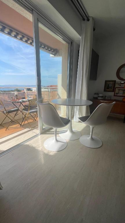 Posezení v ubytování Studio Vue Mer - terrasse - parking - plage