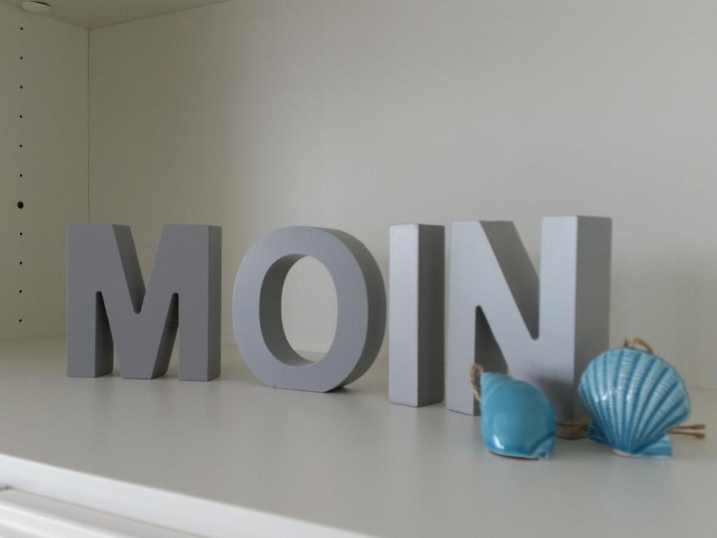 a sign for the munit on a shelf at Haus Panorama - Kleines Sternchen in Grömitz
