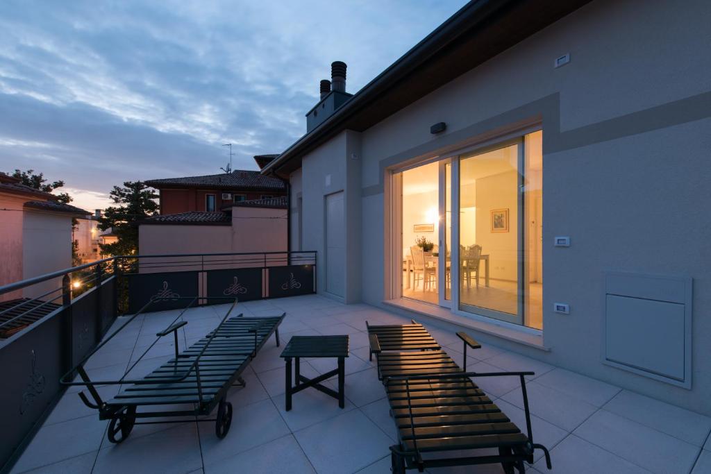 Rõdu või terrass majutusasutuses Dafne B&B