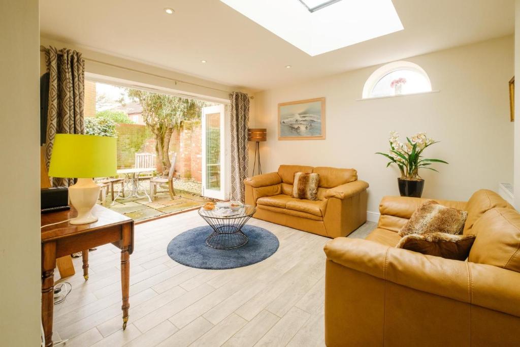 a living room with two couches and a table at Tanyard House in Woodbridge