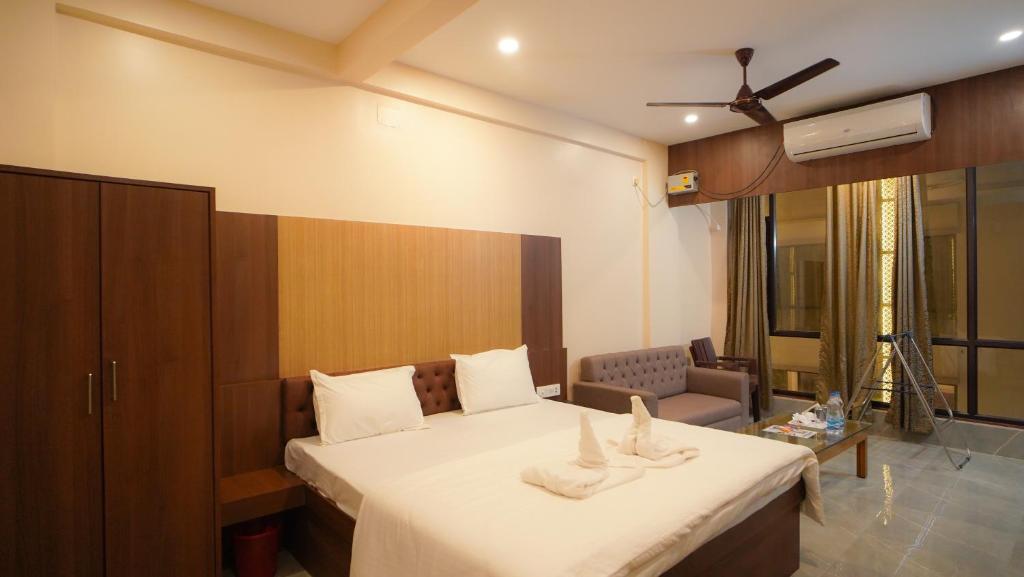 Fotografie z fotogalerie ubytování Hotel New Sagar Priya !! Beachfront with Swimming Pool !! v destinaci Digha
