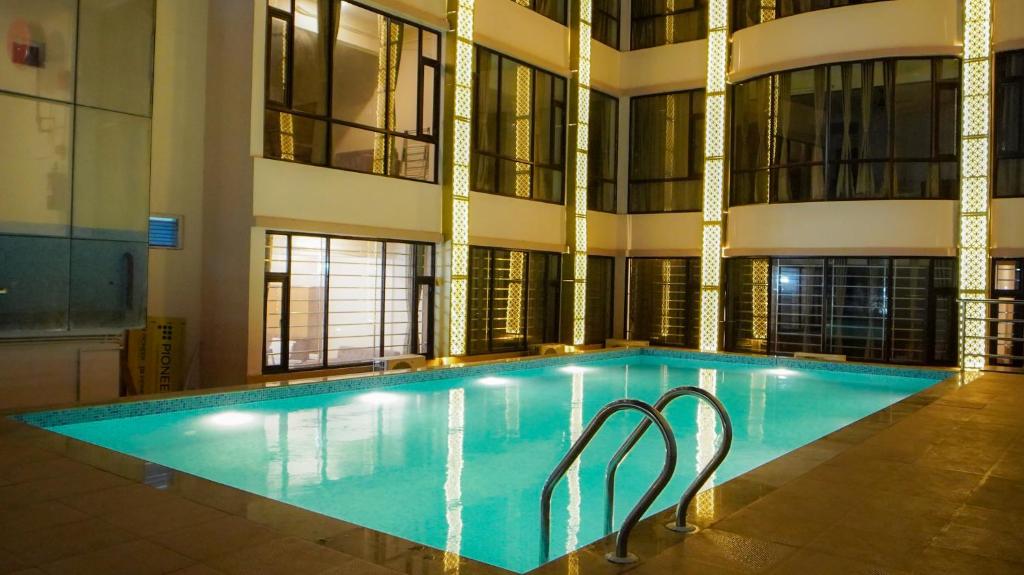 Bazén v ubytování Hotel New Sagar Priya !! Beachfront with Swimming Pool !! nebo v jeho okolí