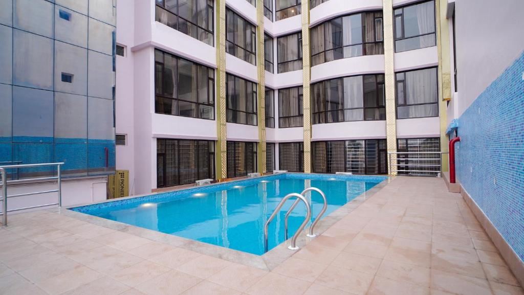 Bazén v ubytování Hotel New Sagar Priya !! Beachfront with Swimming Pool !! nebo v jeho okolí