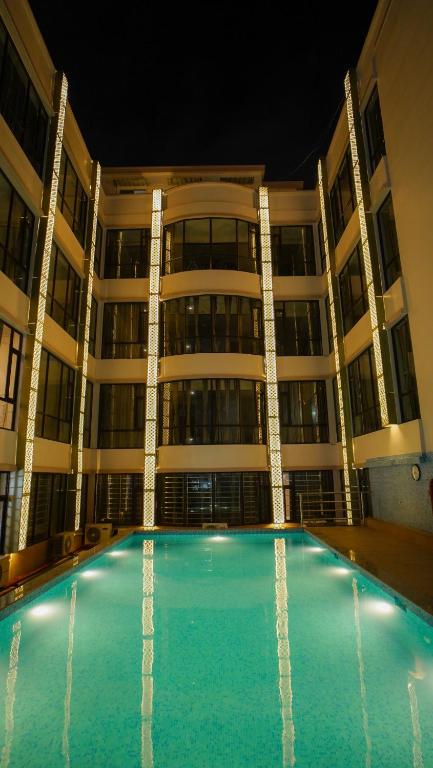 Bazén v ubytování Hotel New Sagar Priya !! Beachfront with Swimming Pool !! nebo v jeho okolí