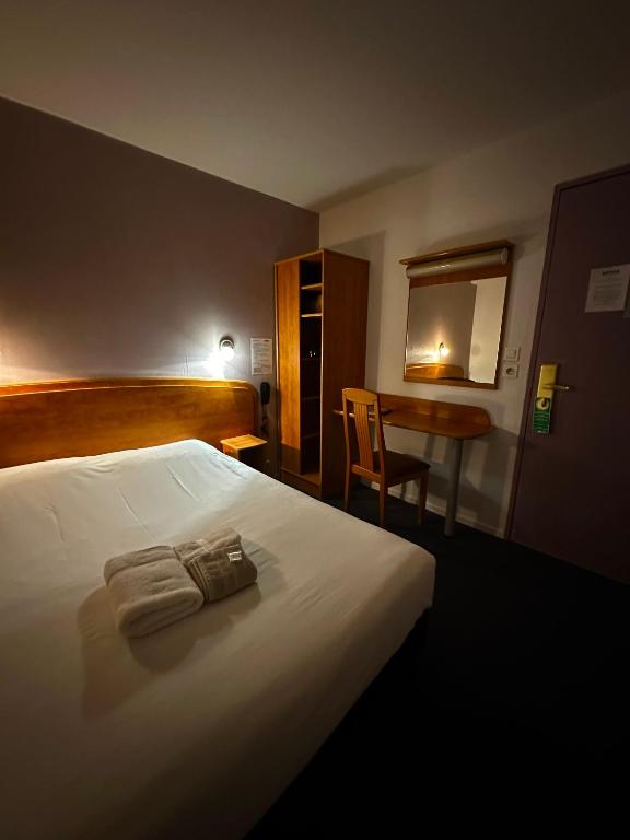 Postel nebo postele na pokoji v ubytování HAVANA Hôtel