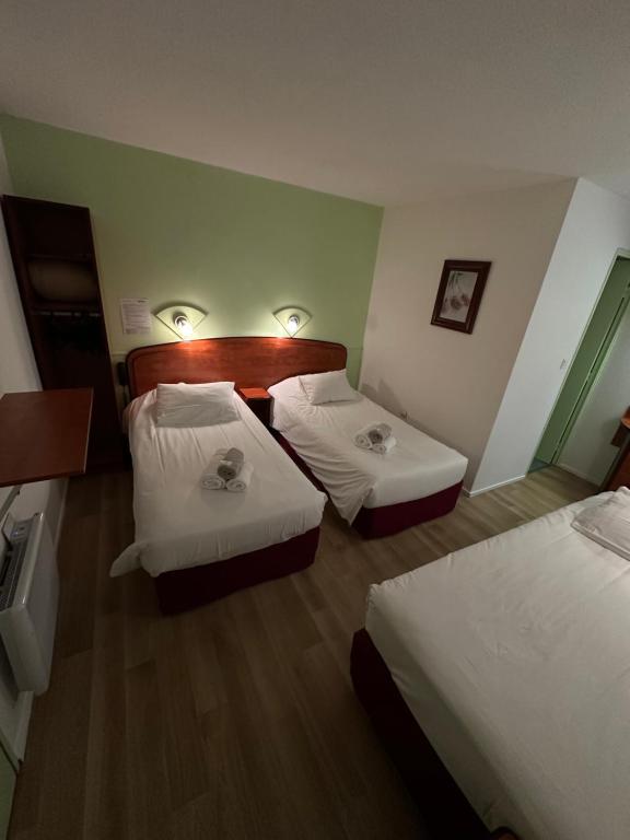 Postel nebo postele na pokoji v ubytování HAVANA Hôtel