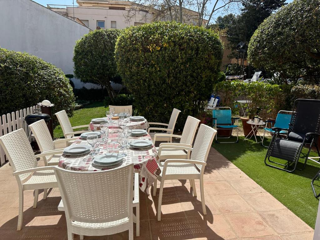 Vonkajšia záhrada v ubytovaní Casa con jardín a 25 metros de la playa. LA T.