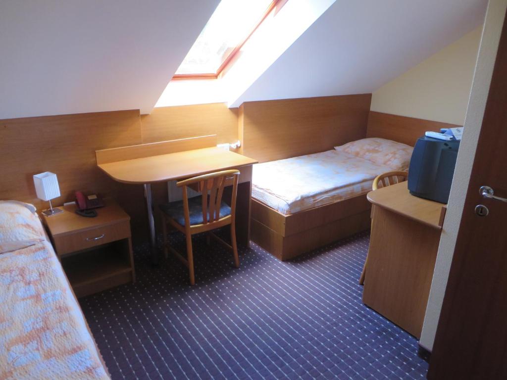 Postel nebo postele na pokoji v ubytování Hotel Arnold