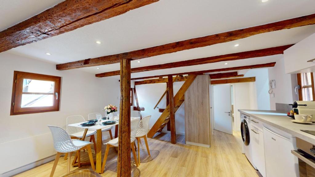 Kuchyň nebo kuchyňský kout v ubytování Résidence de l'ancien relais