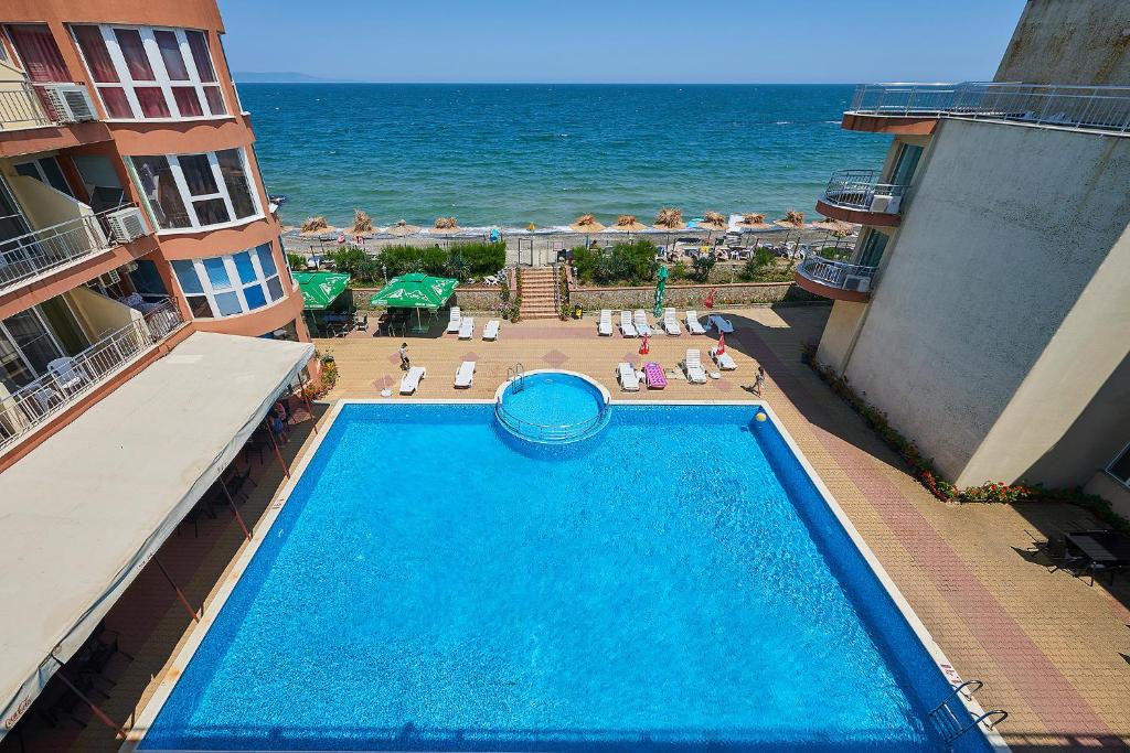 The swimming pool at or close to Complex Relax Pomorie All Inclusive