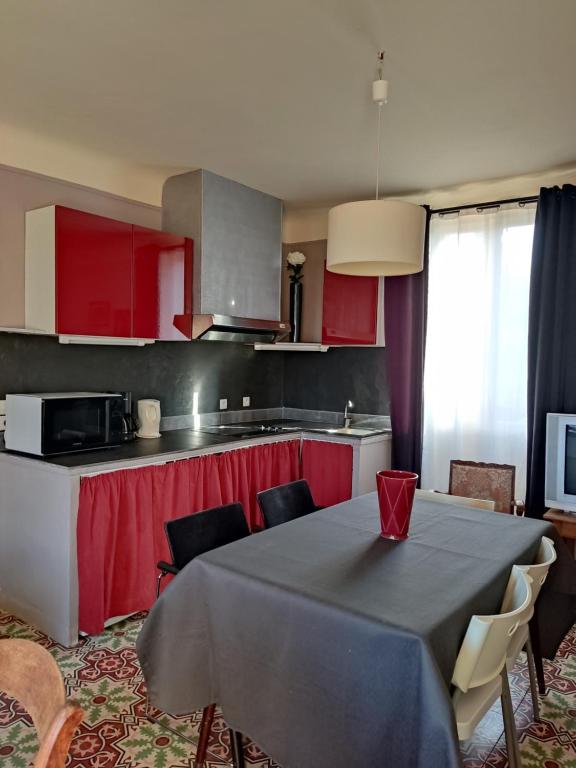 Kuchyňa alebo kuchynka v ubytovaní Ardèche chambres d hôtes près de Vallon pont d Arc