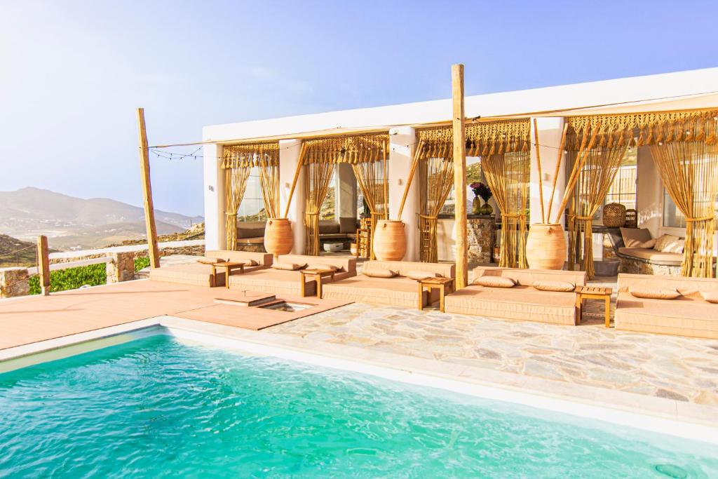 Bazén v ubytovaní Villa Poppy Mykonos alebo v jeho blízkosti