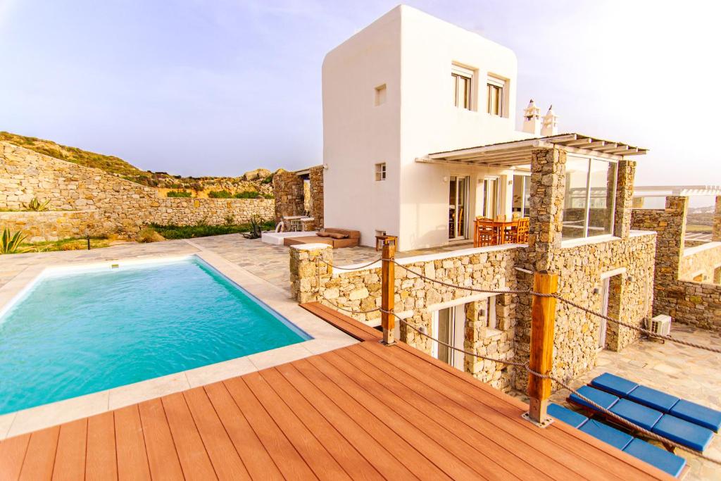 Bazén v ubytovaní Villa Poppy Mykonos alebo v jeho blízkosti