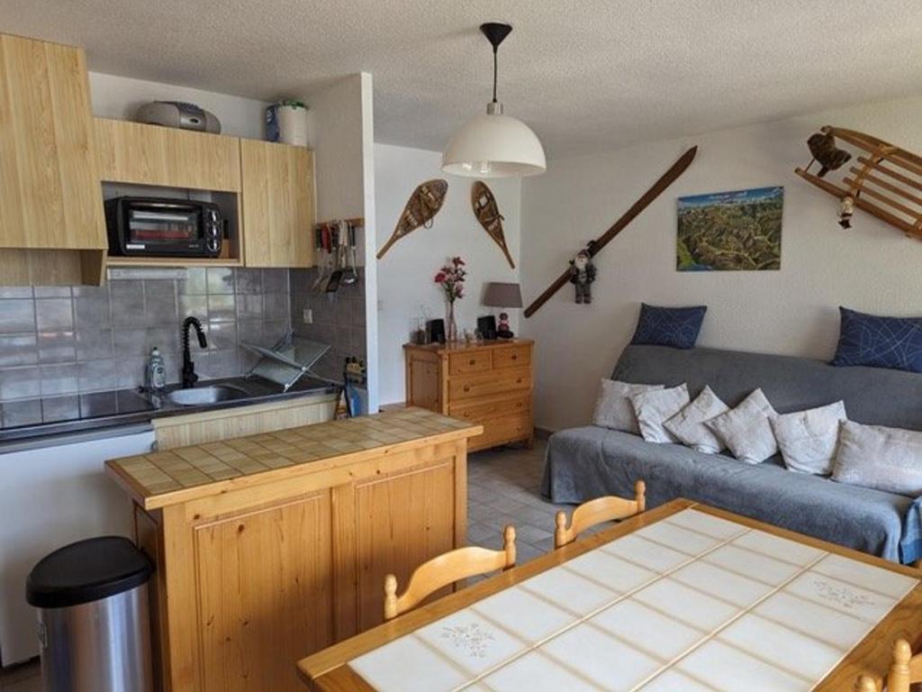 Кухня или мини-кухня в Appartement Saint-Jean-d'Aulps, 2 pièces, 4 personnes - FR-1-573-117
