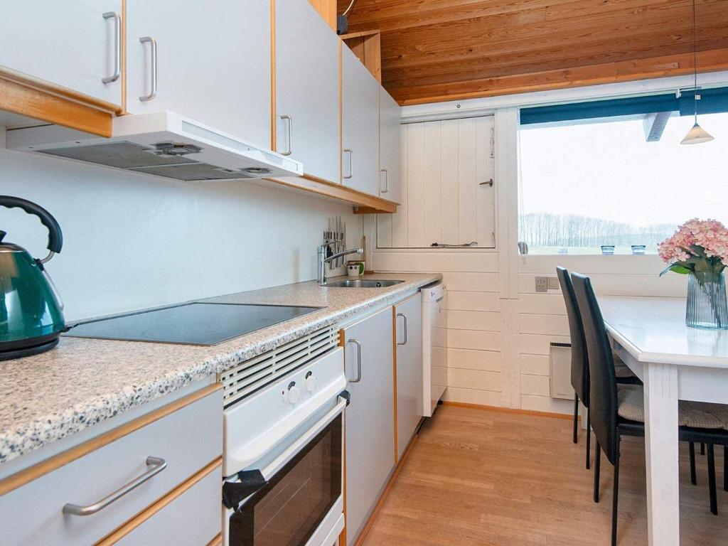Kuchyň nebo kuchyňský kout v ubytování Holiday home Aabenraa LX