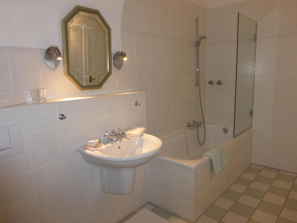 
Deluxe Double Room with Bath
