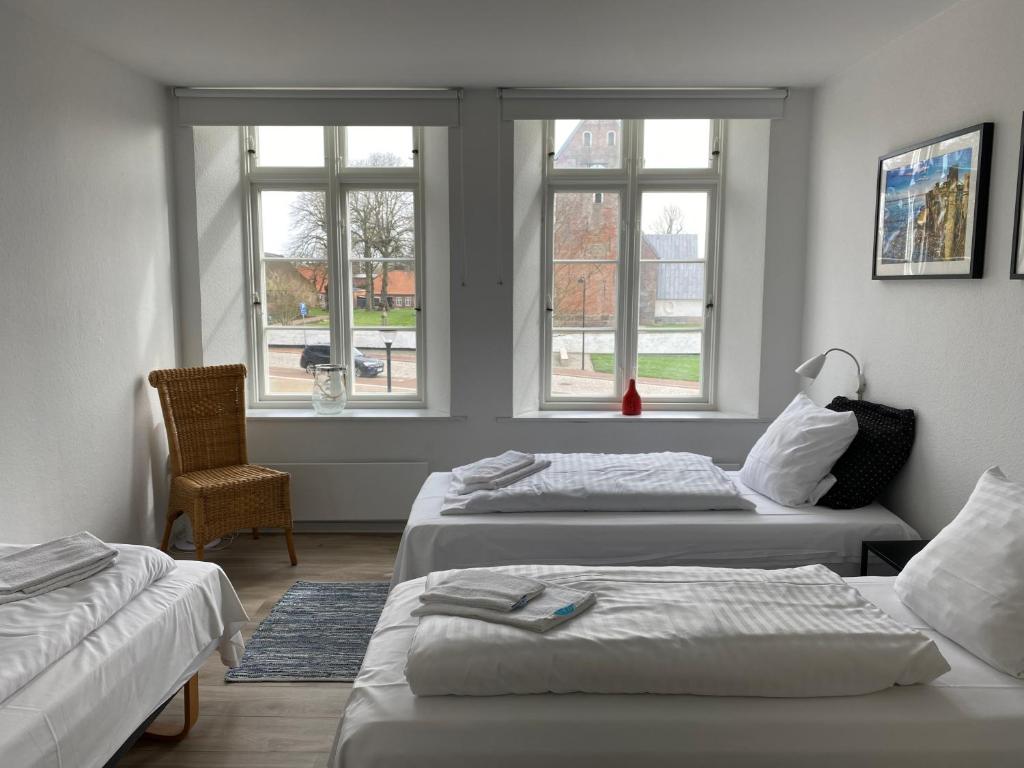 Postel nebo postele na pokoji v ubytování Marsk Hotel Apartments 6B, 1 - TV