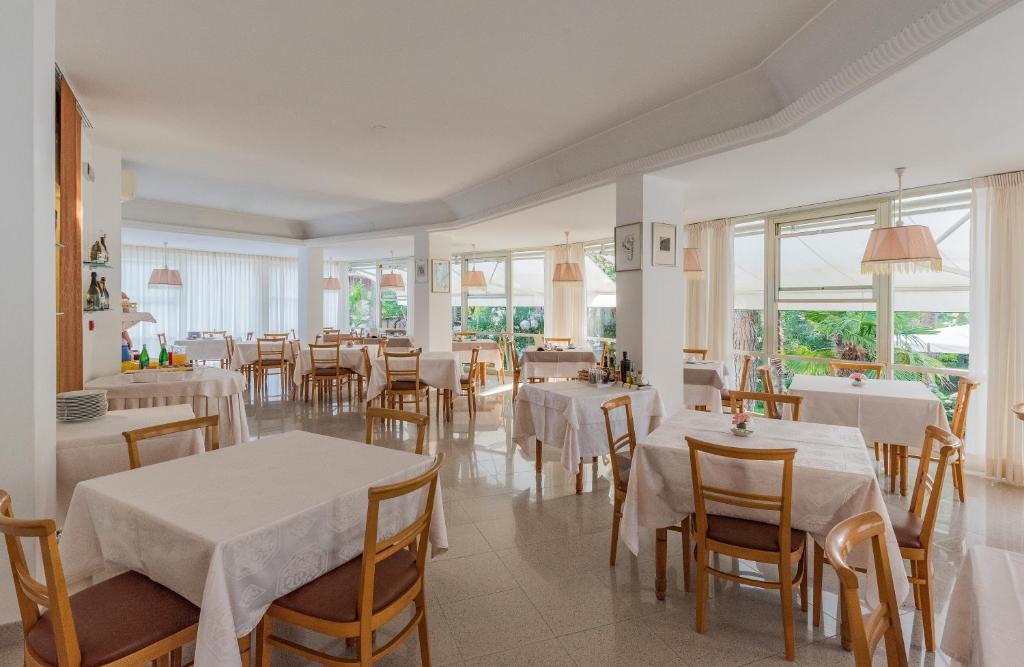 Restaurace v ubytování Hotel Escorial