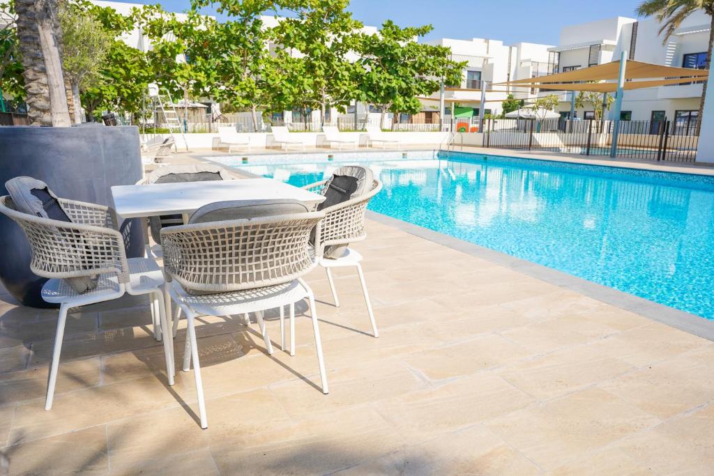 Bazén v ubytování Luxury Villa by the sea nebo v jeho okolí