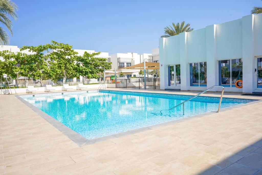 Bazén v ubytování Luxury Villa by the sea nebo v jeho okolí