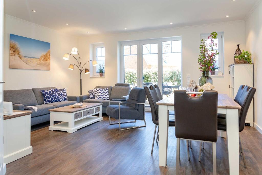 a living room with a table and a dining room at Haus Jensen 2 in List