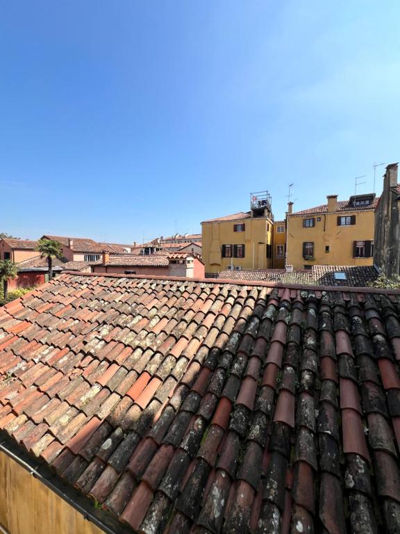 an old tile roof on top of a building at Hotel Ca' Dogaressa in Venice