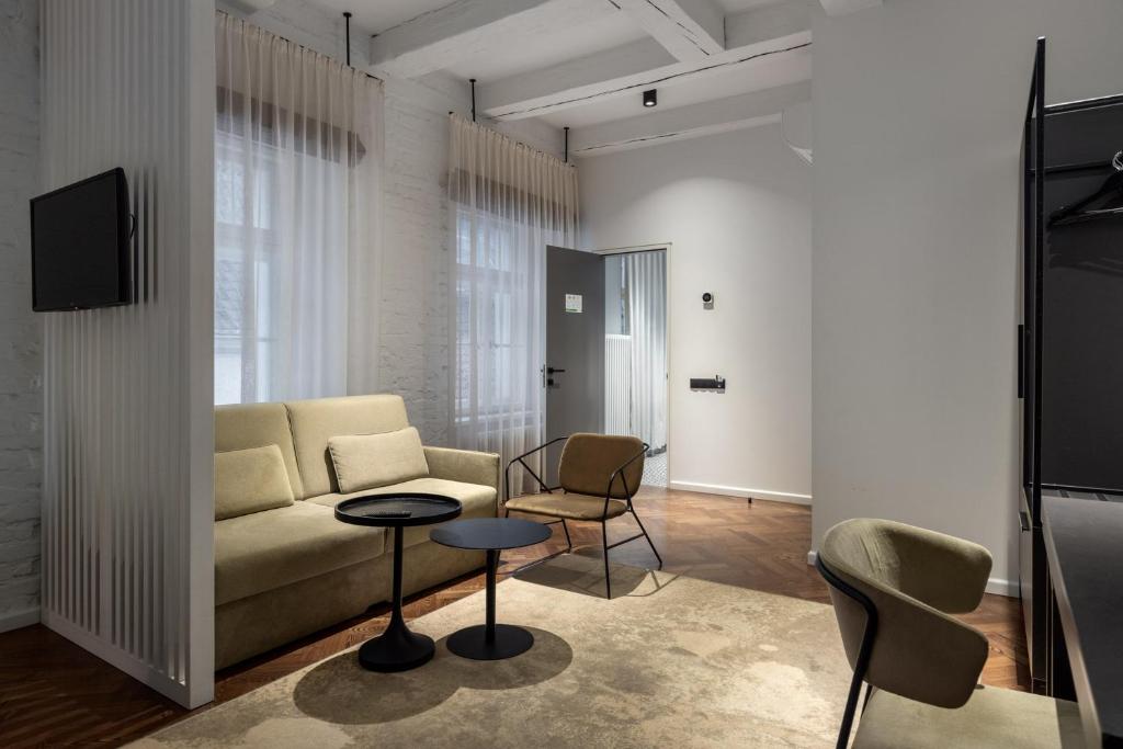 TV a/nebo společenská místnost v ubytování Konventa Sēta Hotel Keystone Collection