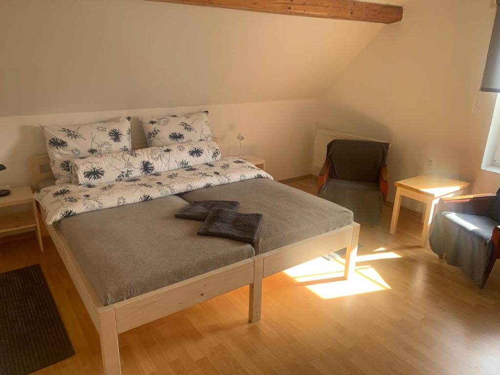 Postel nebo postele na pokoji v ubytování Chalupa u Desné