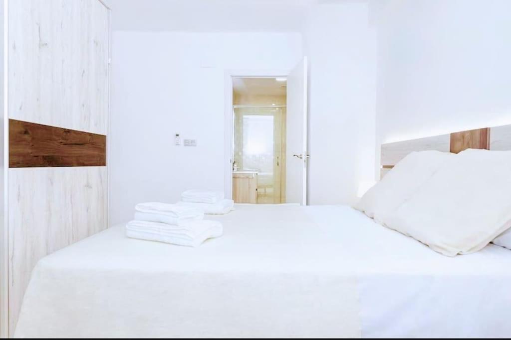 Posteľ alebo postele v izbe v ubytovaní Apartamento Puerto Sol y Mar