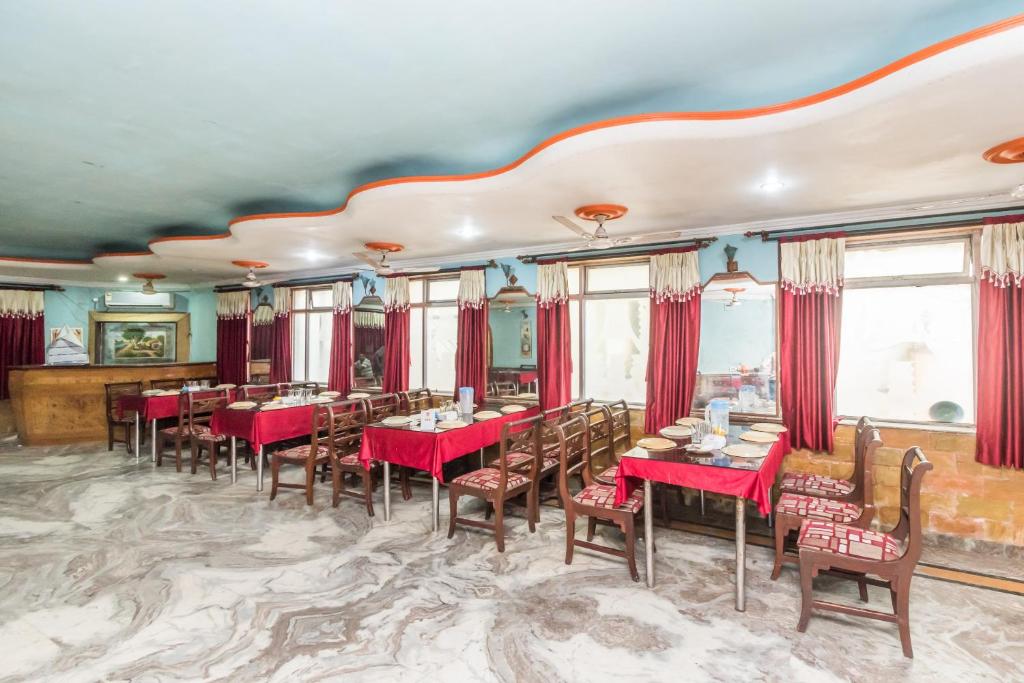 Restaurace v ubytování Super Capital O Bidisha