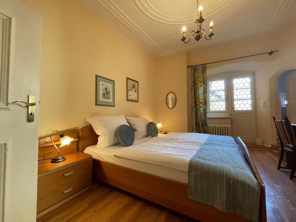 Hotel Schloss Zell - 阳台的双人间