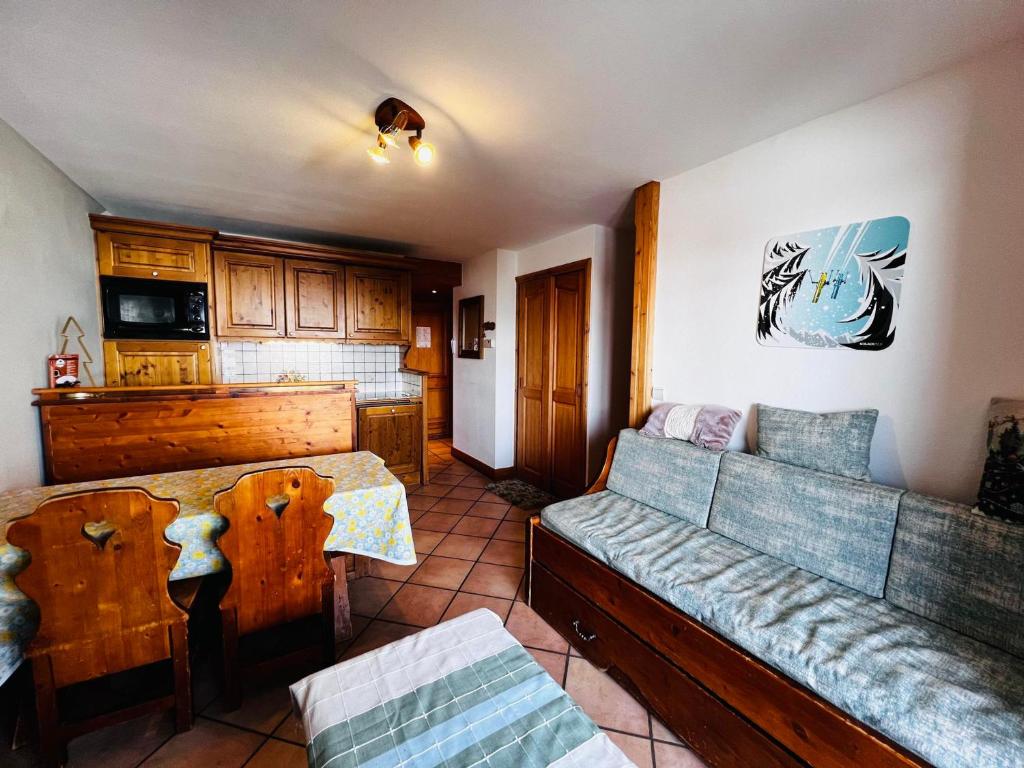 a living room with a couch and a table at Appartement Les Saisies, 3 pièces, 6 personnes - FR-1-293-224 in Les Saisies