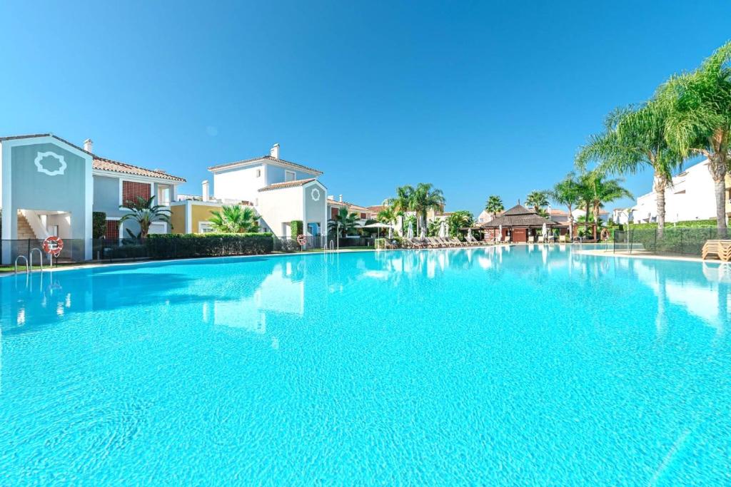 Bazén v ubytování Luxury Penthouse next to Marbella nebo v jeho okolí