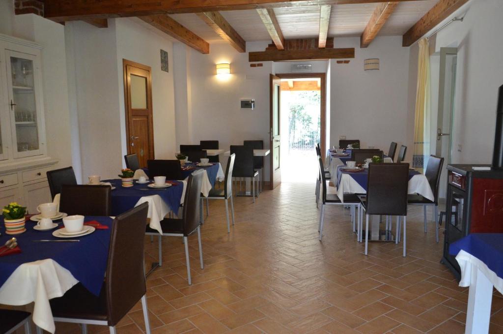 Een restaurant of ander eetgelegenheid bij Agriturismo Casale Degli Ulivi Alghero