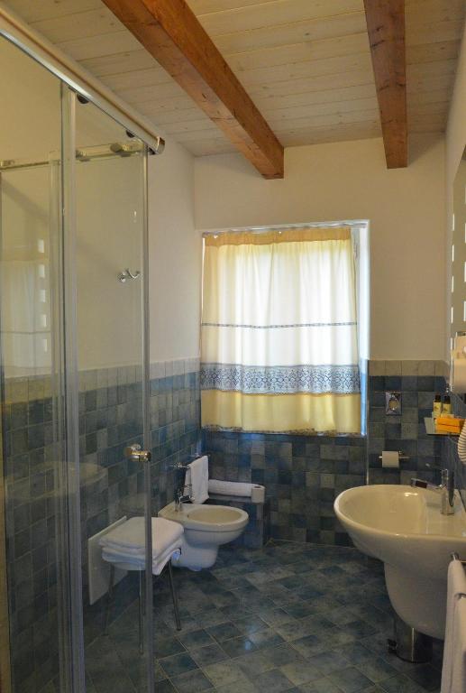 Een badkamer bij Agriturismo Casale Degli Ulivi Alghero