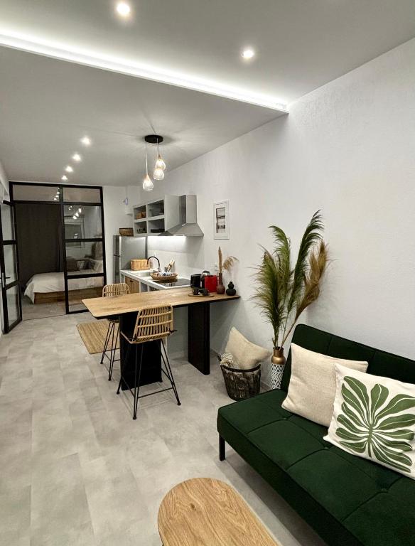 MYROVOLOS APARTMENTS - 1