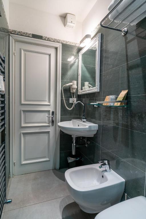 Koupelna v ubytování Teresa Rooms & Suites