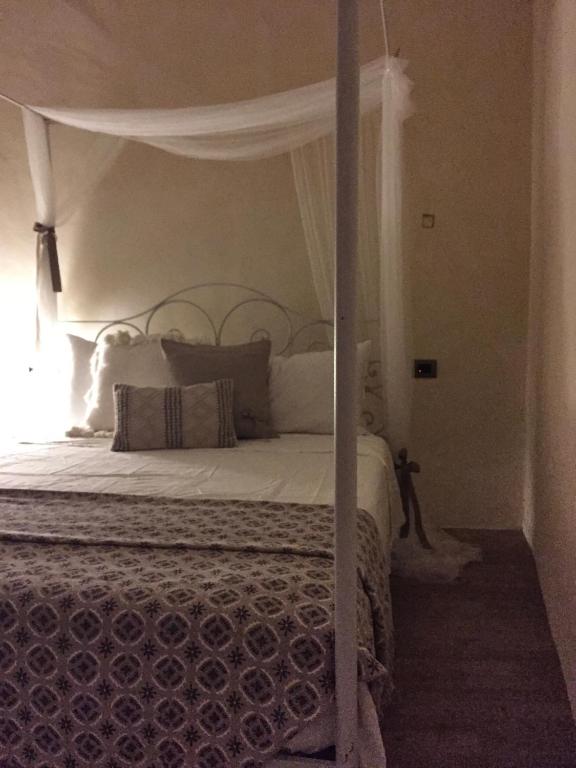 A bed or beds in a room at Ai due Mori Apt by Addler House Ospitality