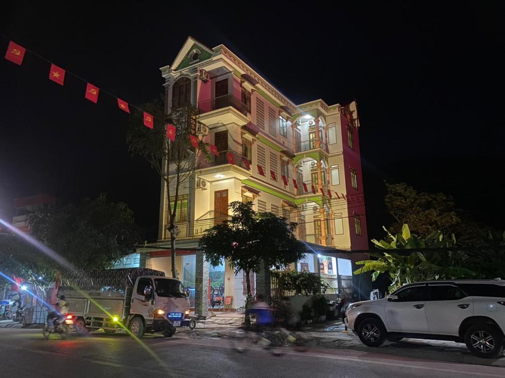 a fire truck is parked in front of a building at HOTEL 88 in Yên Minh