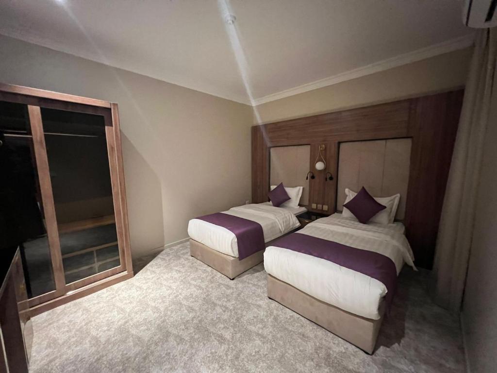 Postel nebo postele na pokoji v ubytování لافانتا للشقق المخدومه - LAVANTA Hotel
