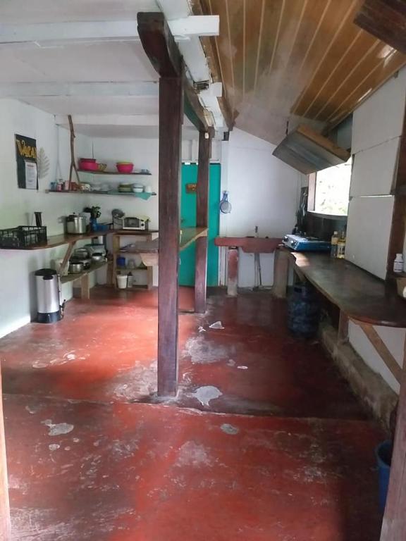 Kuchyň nebo kuchyňský kout v ubytování Downtown Montezuma Hostel