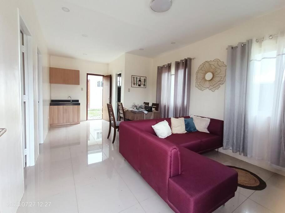 Χώρος καθιστικού στο Staycation House