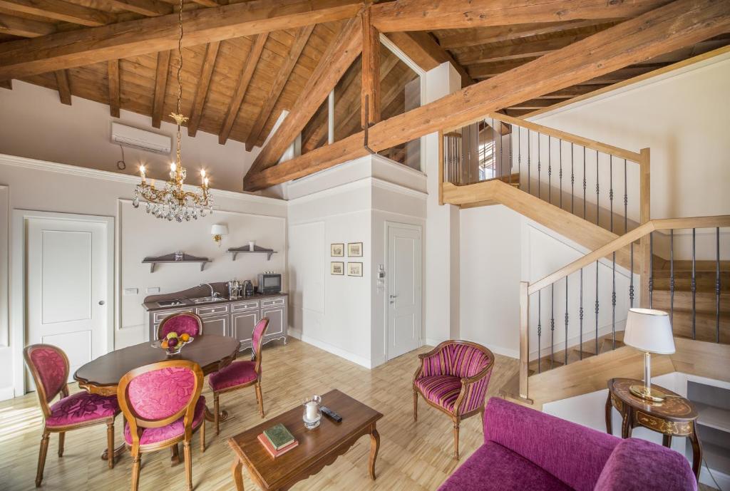 Lady Capulet Apartments - 5