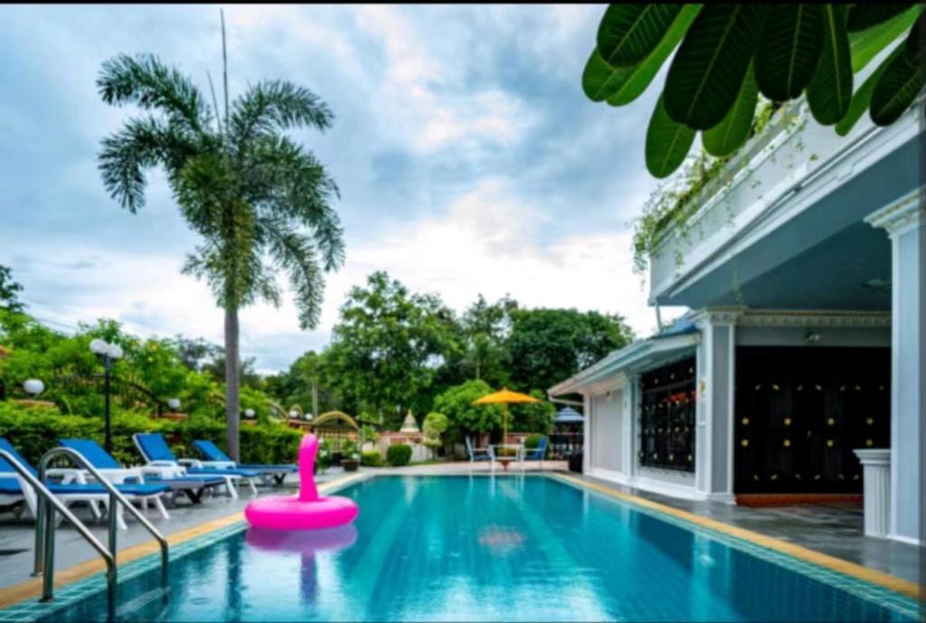 Bilde i galleriet til Golden Golf Garden Pool Villa i Ban Huai Yai